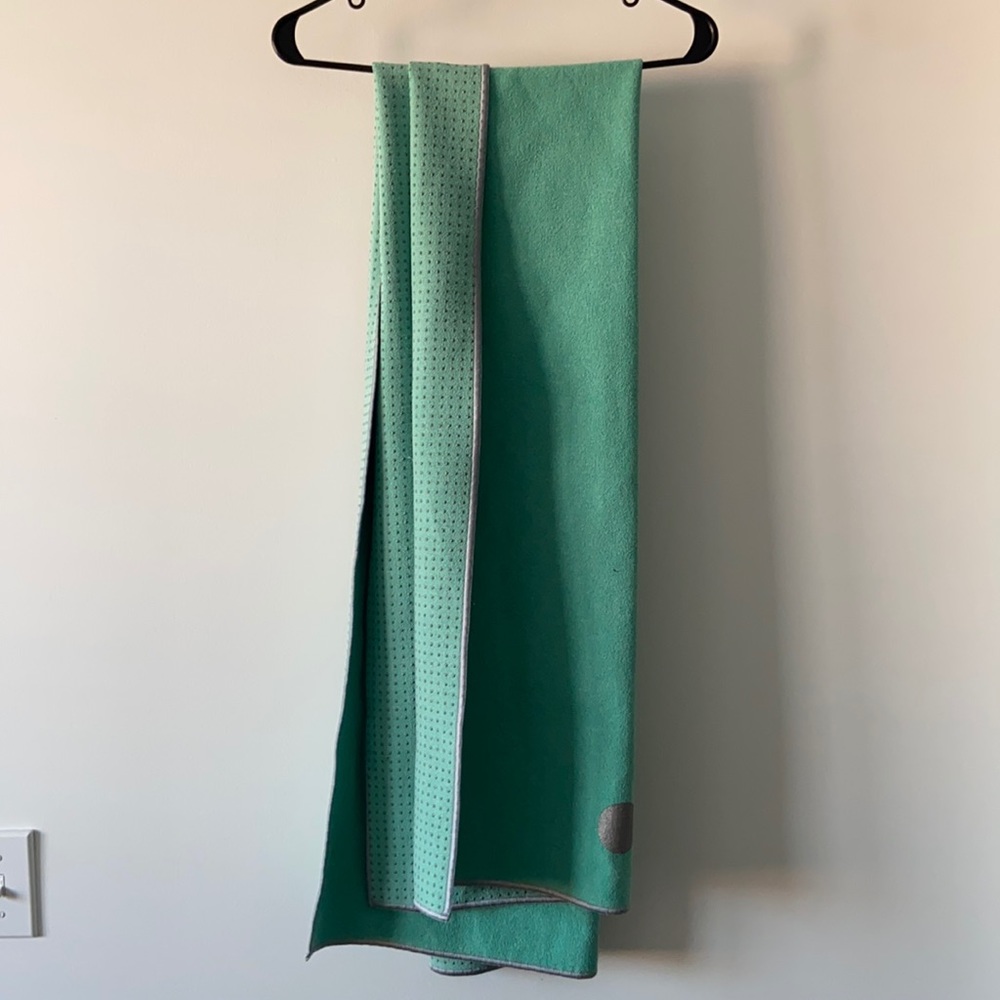 Manduka yoga mat towel